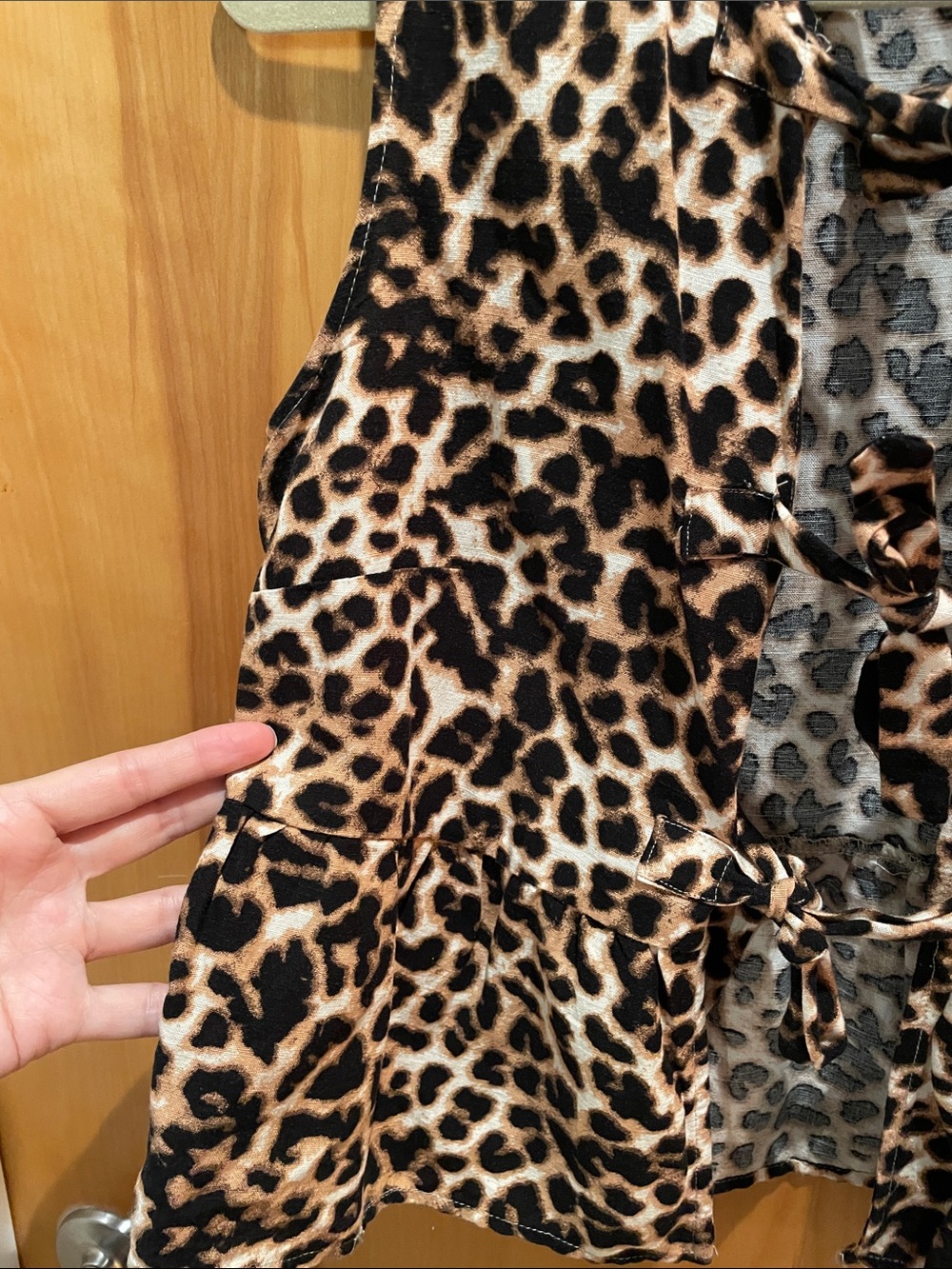 Leopard tie front vest - Picture 4 of 9
